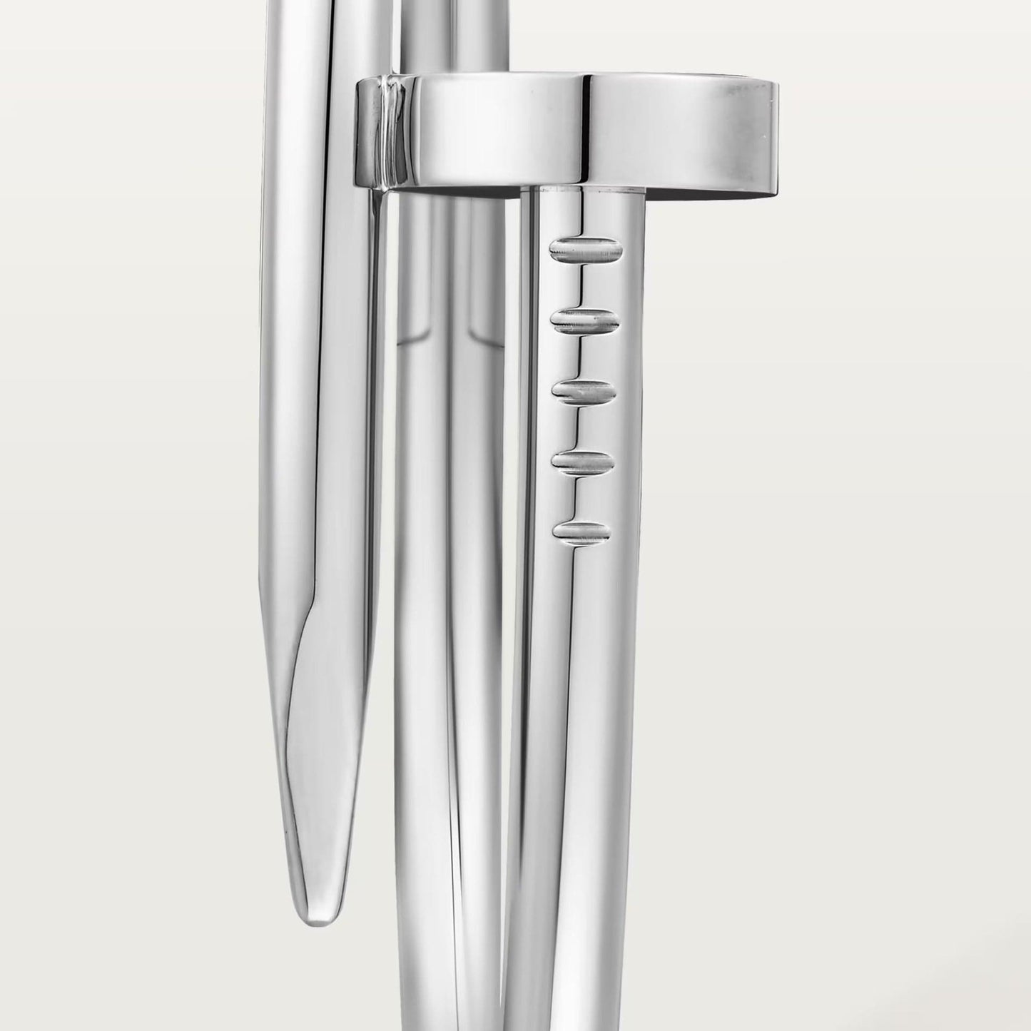 LUXRI NAIL