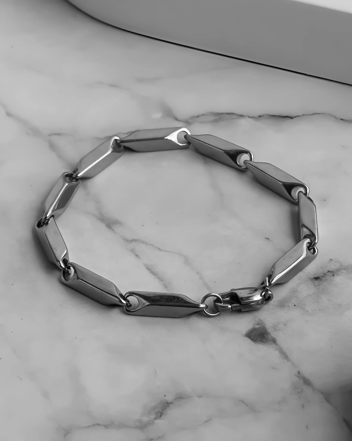 LUXRI SILVER LOOP