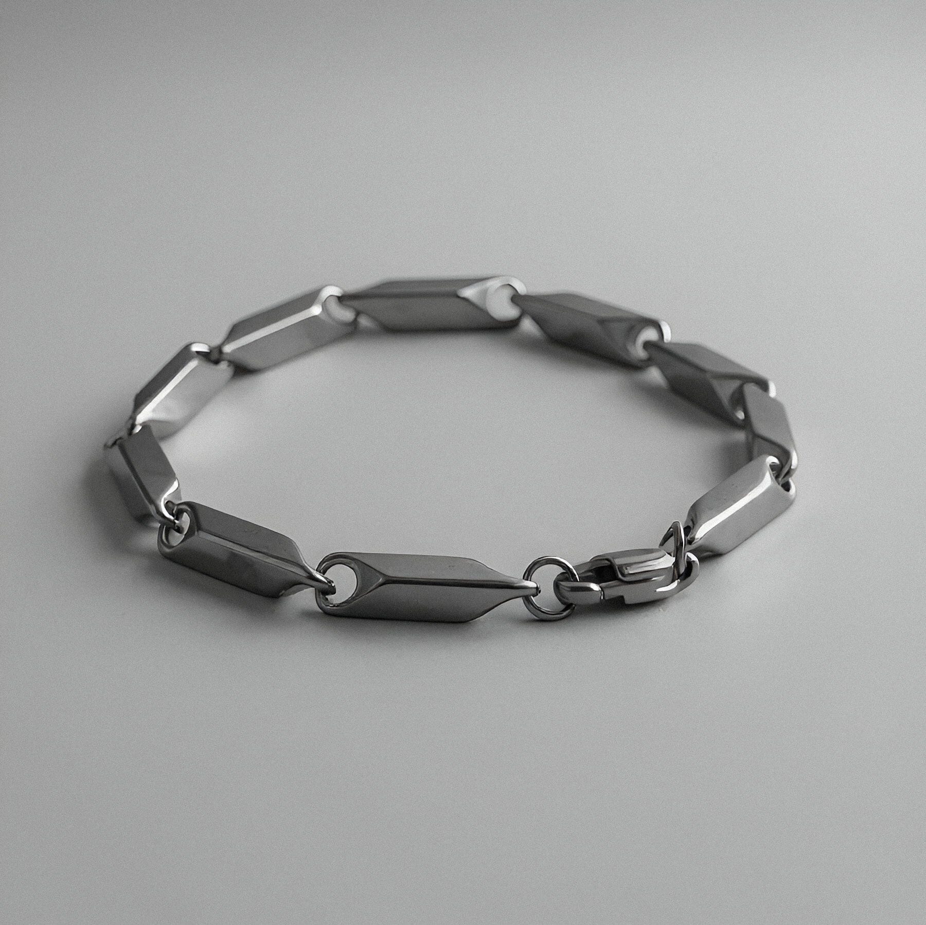 LUXRI SILVER LOOP